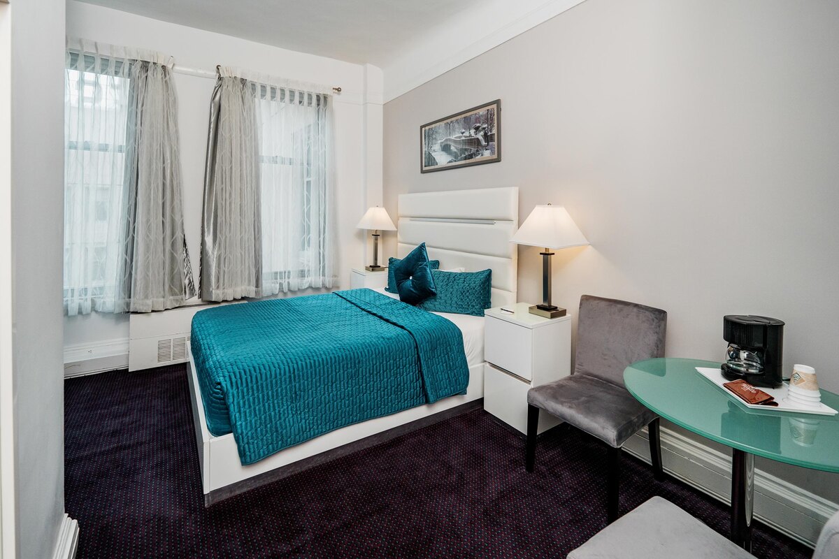 The Congress Plaza Hotel