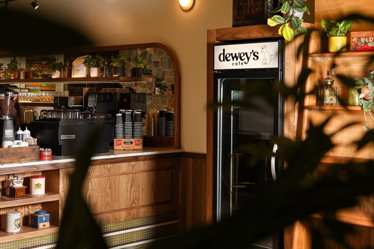 Dewey's Cafe