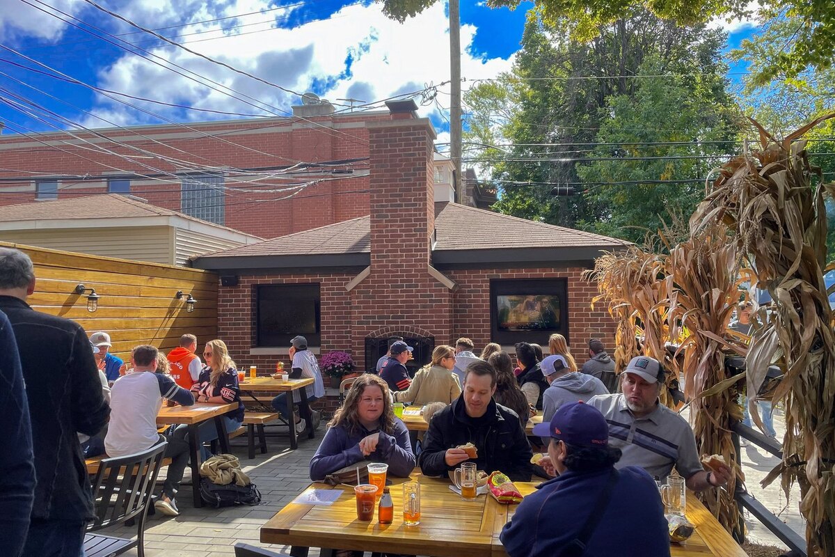 Roscoe Village Pub